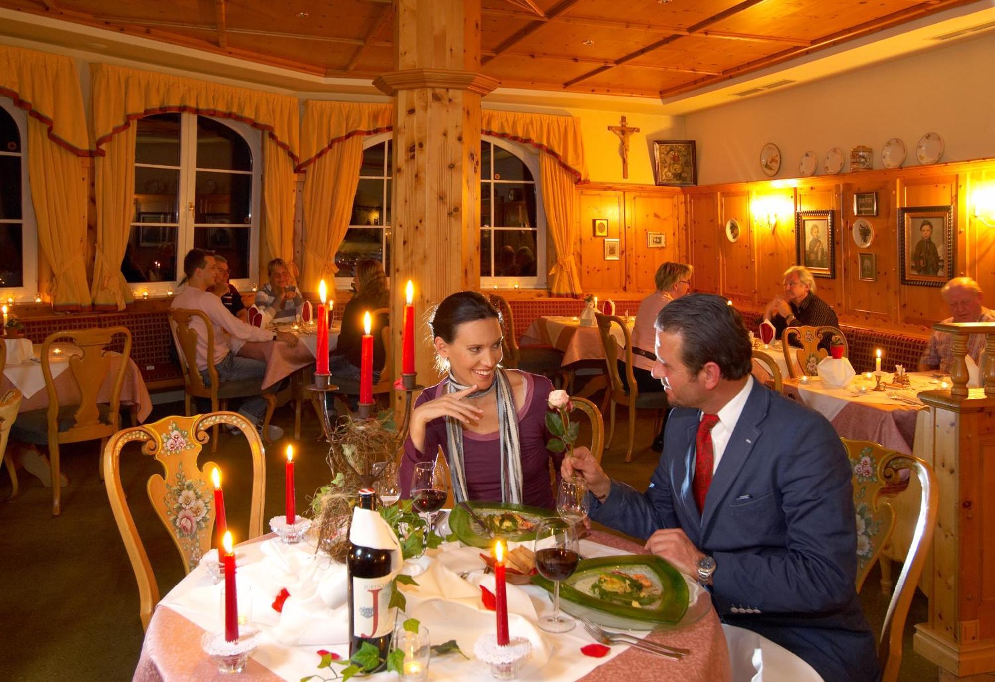 Wohlfuehlresort Und Feriengut Martinerhof Sankt Martin am Tennengebirge Esterno foto