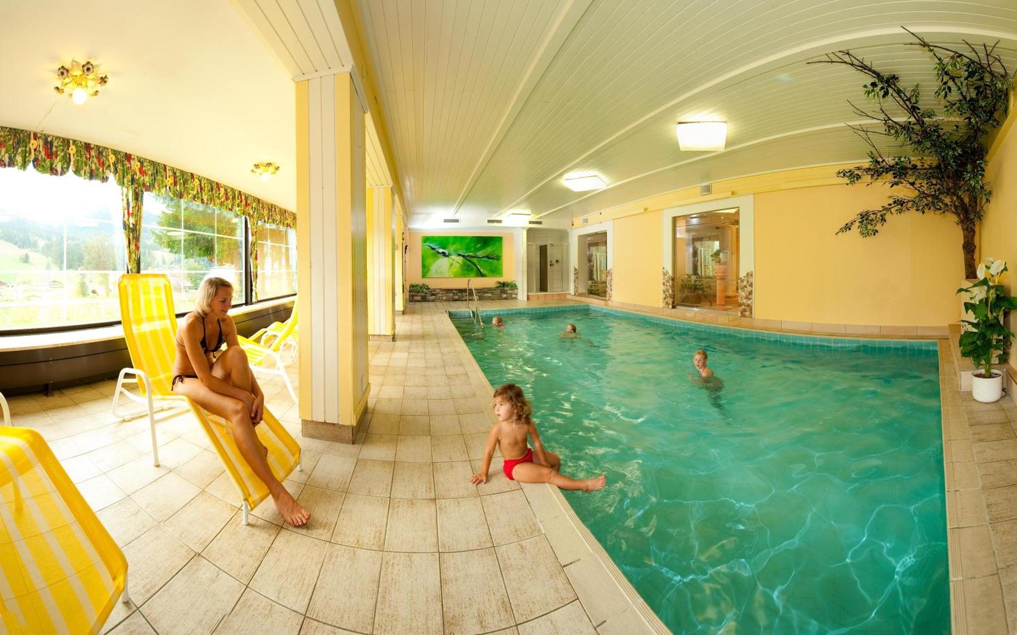 Wohlfuehlresort Und Feriengut Martinerhof Sankt Martin am Tennengebirge Esterno foto