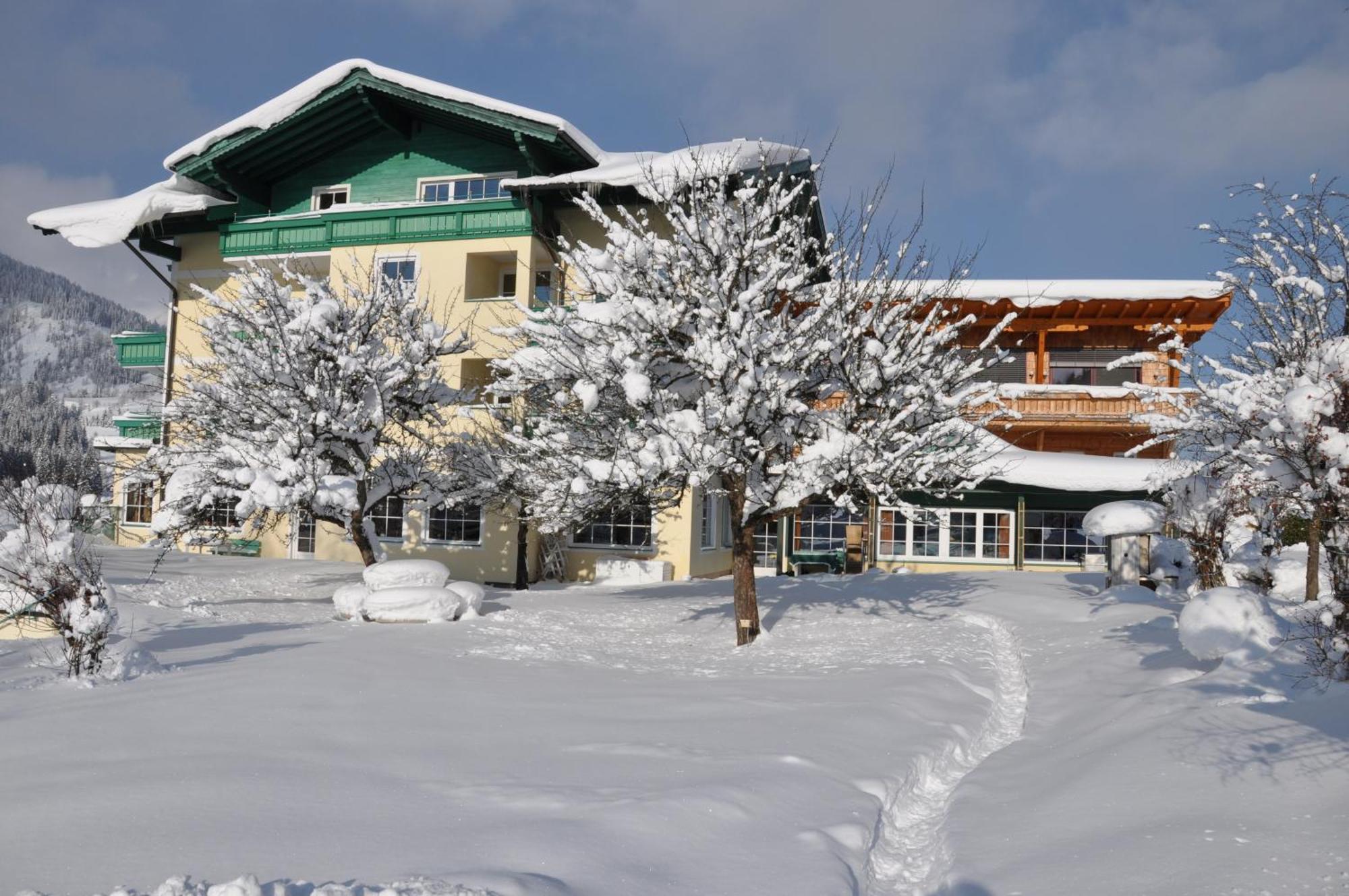 Wohlfuehlresort Und Feriengut Martinerhof Sankt Martin am Tennengebirge Esterno foto