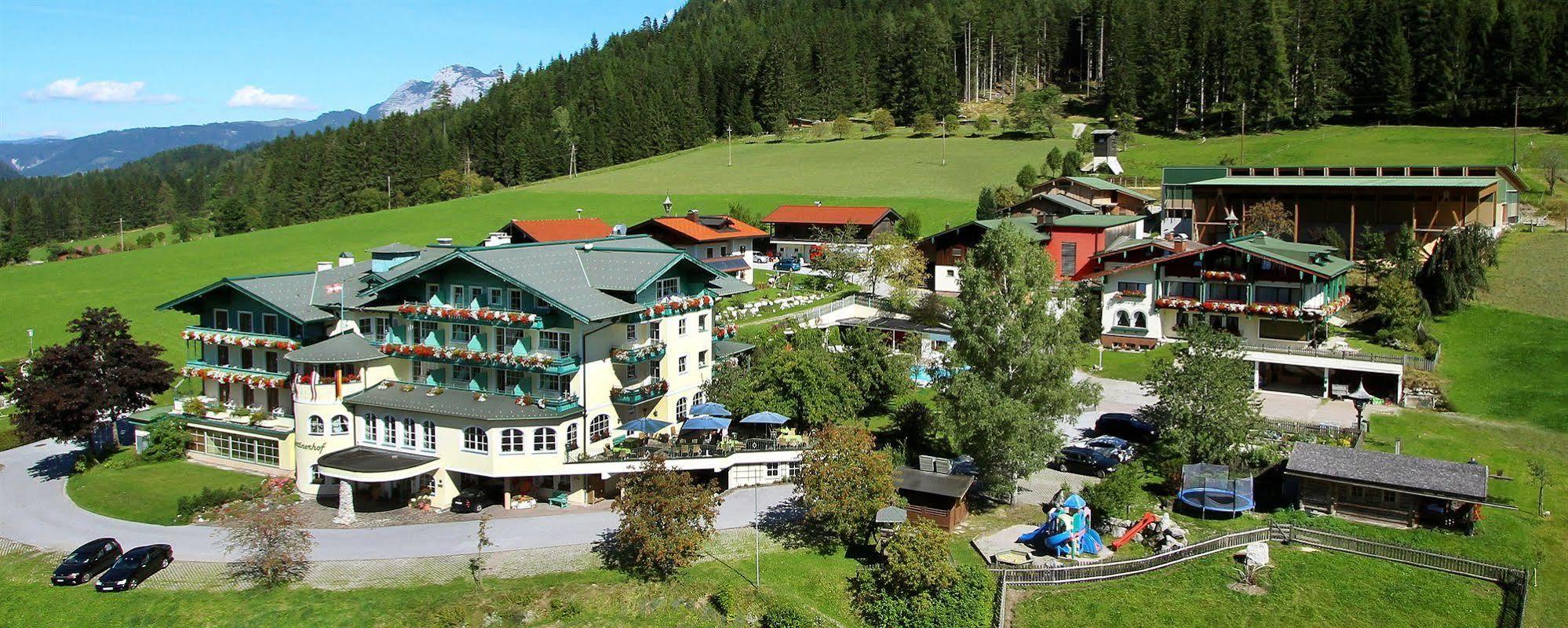Wohlfuehlresort Und Feriengut Martinerhof Sankt Martin am Tennengebirge Esterno foto