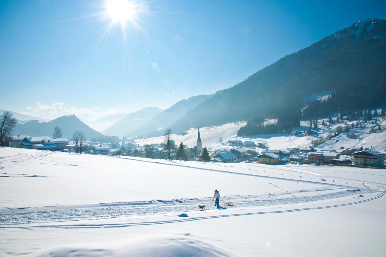 Wohlfuehlresort Und Feriengut Martinerhof Sankt Martin am Tennengebirge Esterno foto