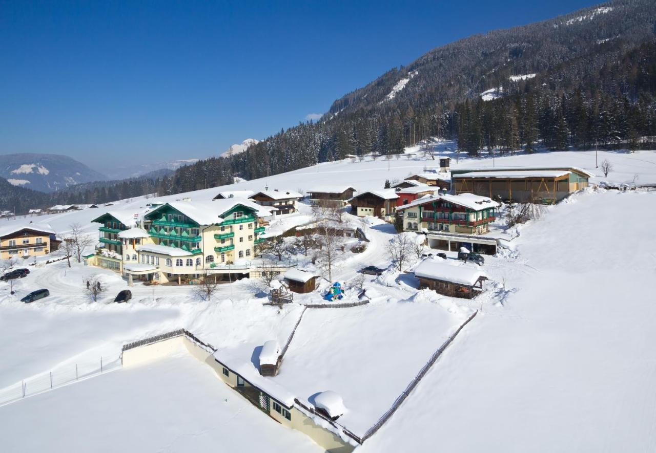 Wohlfuehlresort Und Feriengut Martinerhof Sankt Martin am Tennengebirge Esterno foto
