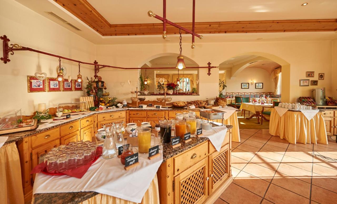 Wohlfuehlresort Und Feriengut Martinerhof Sankt Martin am Tennengebirge Esterno foto