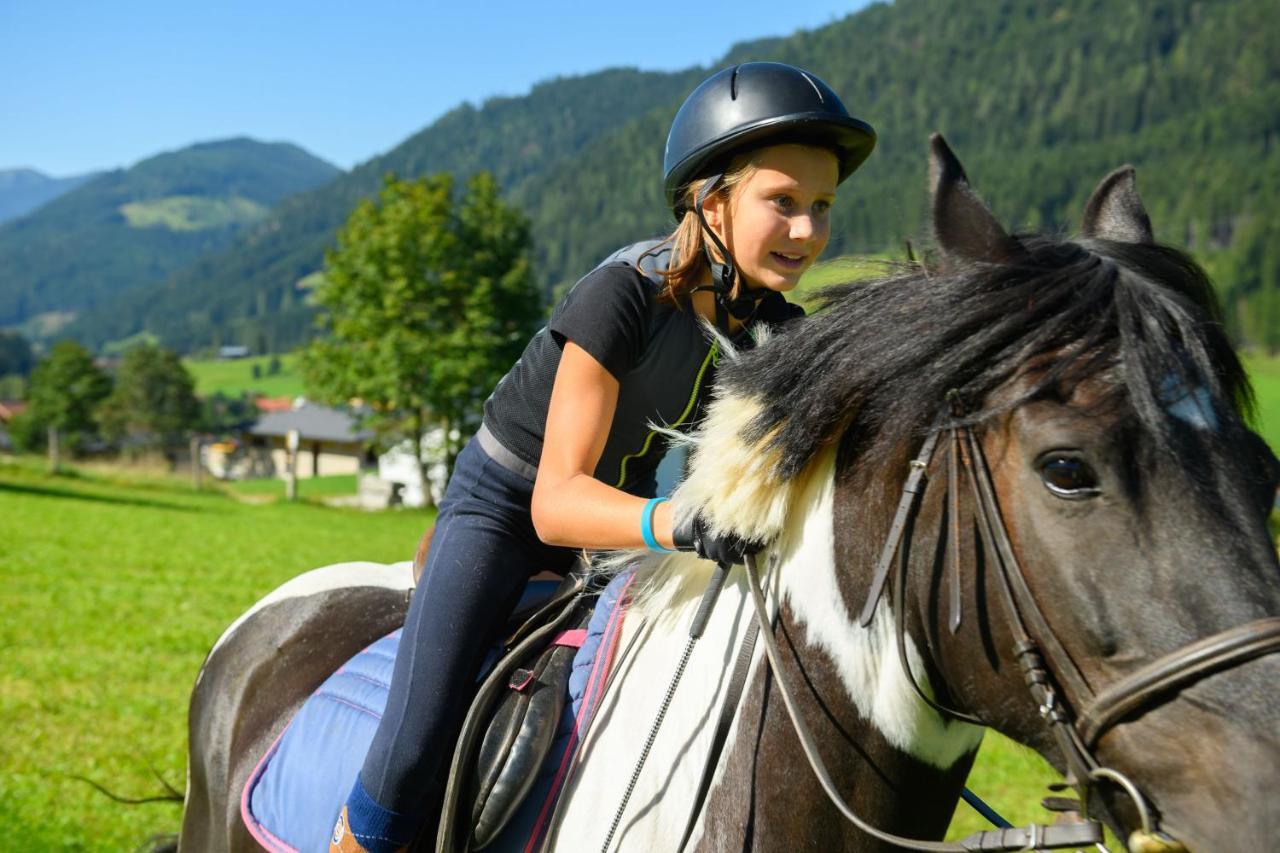 Wohlfuehlresort Und Feriengut Martinerhof Sankt Martin am Tennengebirge Esterno foto