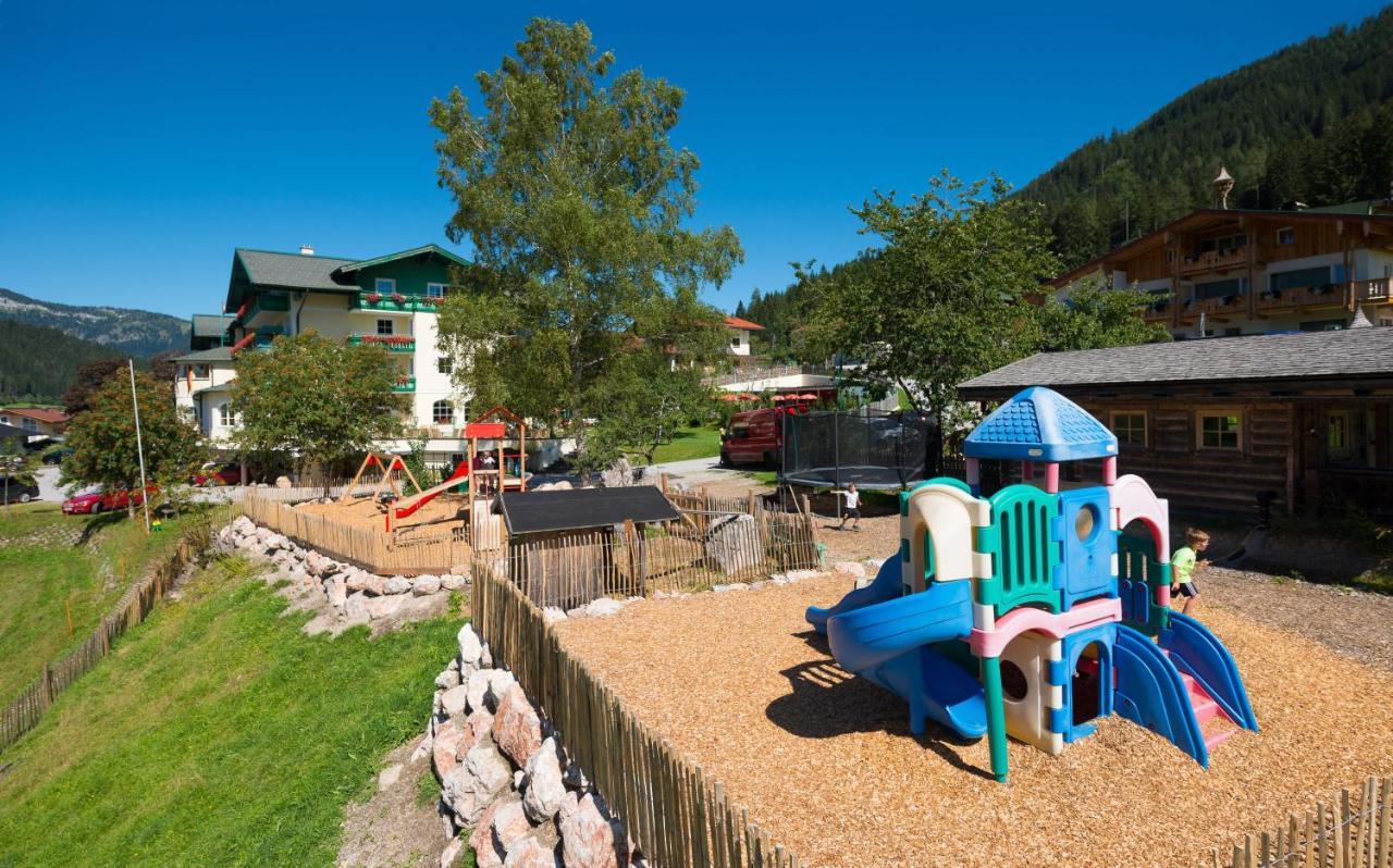 Wohlfuehlresort Und Feriengut Martinerhof Sankt Martin am Tennengebirge Esterno foto