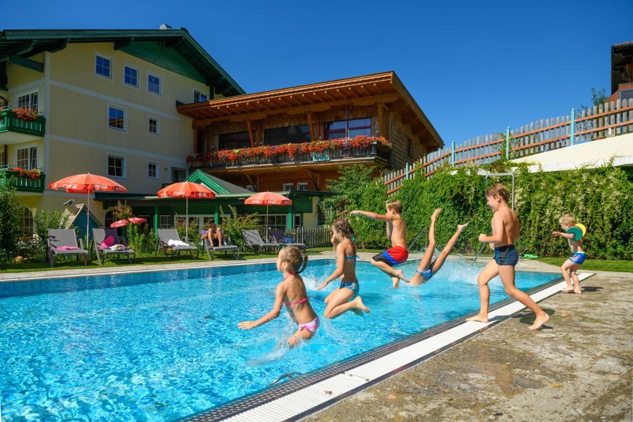 Wohlfuehlresort Und Feriengut Martinerhof Sankt Martin am Tennengebirge Esterno foto