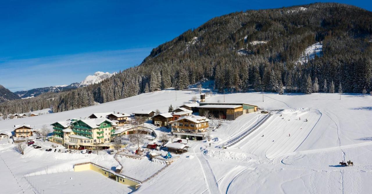 Wohlfuehlresort Und Feriengut Martinerhof Sankt Martin am Tennengebirge Esterno foto