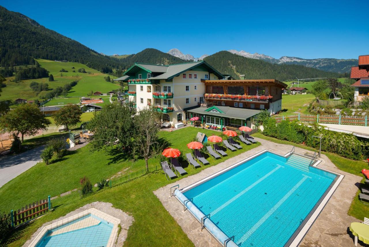 Wohlfuehlresort Und Feriengut Martinerhof Sankt Martin am Tennengebirge Esterno foto